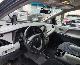 Verhuur Toyota Sienna. Comfort, Minivan Auto te huur in Georgië ✓ Borg van Zonder Borg ✓ Verzekeringsmogelijkheden TPL, FDW, Passagiers, Diefstal, Geen storting.