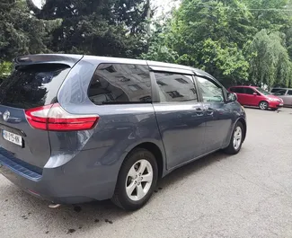 Autohuur Toyota Sienna 2015 in in Georgië, met Benzine brandstof en 265 pk ➤ Vanaf 168 GEL per dag.