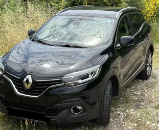 Vooraanzicht van een huurauto Renault Kadjar in Budva, Montenegro ✓ Auto #10264. ✓ Transmissie Automatisch TM ✓ 0 beoordelingen.