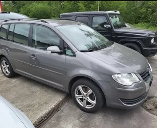 Autohuur Volkswagen Touran #10084 Handmatig op de luchthaven van Tirana, uitgerust met 2,0L motor ➤ Van Kristi in Albanië.