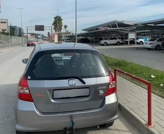 Honda Jazz 2008 beschikbaar voor verhuur op de luchthaven van Tirana, met een kilometerlimiet van 300 km/dag.