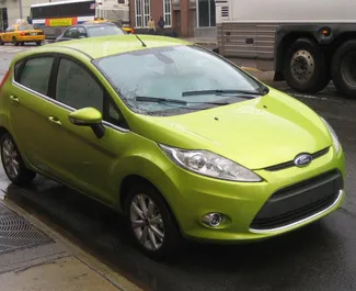 Vooraanzicht van een huurauto Ford Fiesta in Durrës, Albanië ✓ Auto #9916. ✓ Transmissie Handmatig TM ✓ 2 beoordelingen.