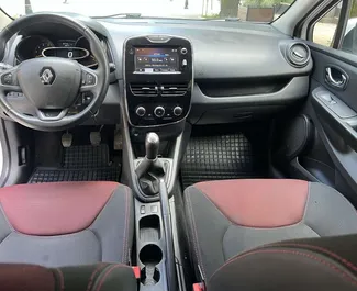 Verhuur Renault Clio 4. Economy Auto te huur in Montenegro ✓ Borg van Borg van 100 EUR ✓ Verzekeringsmogelijkheden TPL, SCDW, Passagiers, Buitenland, Jonge.