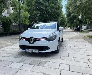 Vooraanzicht van een huurauto Renault Clio 4 in Budva, Montenegro ✓ Auto #10252. ✓ Transmissie Handmatig TM ✓ 0 beoordelingen.