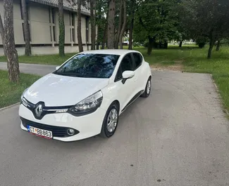 Vooraanzicht van een huurauto Renault Clio 4 in Budva, Montenegro ✓ Auto #10249. ✓ Transmissie Handmatig TM ✓ 1 beoordelingen.