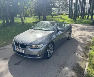 Vooraanzicht van een huurauto BMW 3-series Cabrio in Budva, Montenegro ✓ Auto #10251. ✓ Transmissie Handmatig TM ✓ 0 beoordelingen.