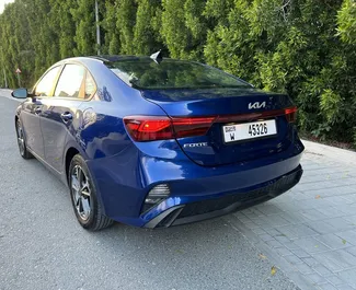 Benzine motor van 2,0L van Kia Forte 2022 te huur in Dubai.