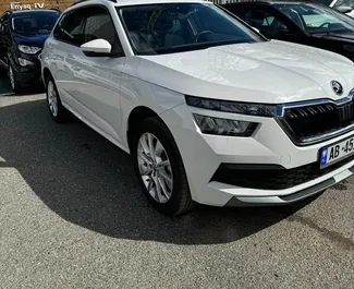 Vooraanzicht van een huurauto Skoda Kamiq in Tirana, Albanië ✓ Auto #10133. ✓ Transmissie Automatisch TM ✓ 0 beoordelingen.