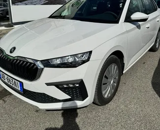 Vooraanzicht van een huurauto Skoda Scala in Tirana, Albanië ✓ Auto #9974. ✓ Transmissie Automatisch TM ✓ 0 beoordelingen.