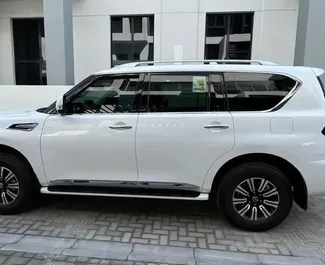 Autohuur Nissan Patrol 2023 in in de VAE, met Benzine brandstof en 400 pk ➤ Vanaf 487 AED per dag.