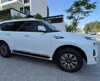 Vooraanzicht van een huurauto Nissan Patrol in Dubai, Verenigde Arabische Emiraten ✓ Auto #10057. ✓ Transmissie Automatisch TM ✓ 0 beoordelingen.