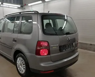 Autohuur Volkswagen Touran #9994 Handmatig op de luchthaven van Tirana, uitgerust met 1,9L motor ➤ Van Begi in Albanië.