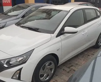 Vooraanzicht van een huurauto Hyundai i20 in Antalya, Turkije ✓ Auto #9971. ✓ Transmissie Automatisch TM ✓ 1 beoordelingen.