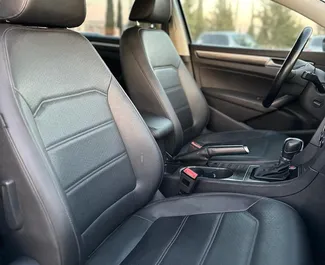 Benzine motor van 2,5L van Volkswagen Passat 2016 te huur in Batumi.