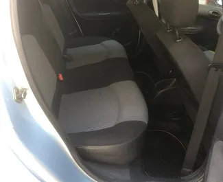 Interieur van Peugeot 206 te huur in Albanië. Een geweldige auto met 5 zitplaatsen en een Handmatig transmissie.