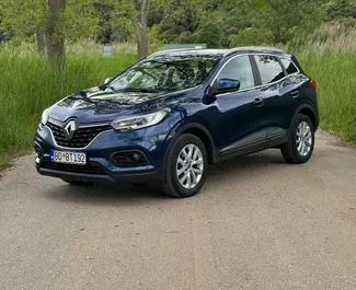 Vooraanzicht van een huurauto Renault Kadjar in Budva, Montenegro ✓ Auto #9573. ✓ Transmissie Automatisch TM ✓ 0 beoordelingen.