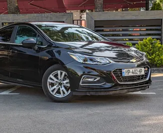 Vooraanzicht van een huurauto Chevrolet Cruze in Tbilisi, Georgië ✓ Auto #10100. ✓ Transmissie Automatisch TM ✓ 0 beoordelingen.