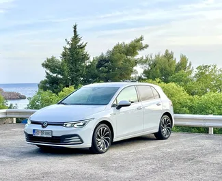 Vooraanzicht van een huurauto Volkswagen Golf 8 in Budva, Montenegro ✓ Auto #10213. ✓ Transmissie Automatisch TM ✓ 0 beoordelingen.