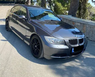 Vooraanzicht van een huurauto BMW 320d in Durrës, Albanië ✓ Auto #9893. ✓ Transmissie Handmatig TM ✓ 2 beoordelingen.