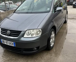 Autohuur Volkswagen Touran #10046 Automatisch op de luchthaven van Tirana, uitgerust met 1,9L motor ➤ Van Armand in Albanië.