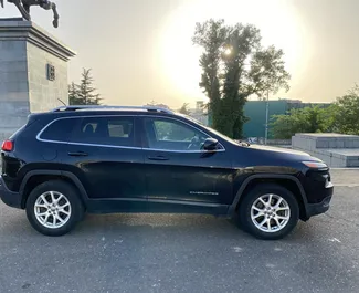 Verhuur Jeep Cherokee. Comfort, SUV, Crossover Auto te huur in Georgië ✓ Borg van Borg van 300 GEL ✓ Verzekeringsmogelijkheden TPL, CDW, Passagiers.