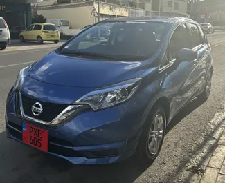 Vooraanzicht van een huurauto Nissan Note in Limassol, Cyprus ✓ Auto #9614. ✓ Transmissie Automatisch TM ✓ 1 beoordelingen.