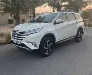 Vooraanzicht van een huurauto Toyota Rush in Dubai, Verenigde Arabische Emiraten ✓ Auto #10032. ✓ Transmissie Automatisch TM ✓ 0 beoordelingen.