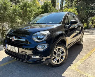 Vooraanzicht van een huurauto Fiat 500X in Tbilisi, Georgië ✓ Auto #9865. ✓ Transmissie Automatisch TM ✓ 1 beoordelingen.