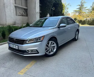 Vooraanzicht van een huurauto Volkswagen Passat in Tbilisi, Georgië ✓ Auto #9869. ✓ Transmissie Automatisch TM ✓ 0 beoordelingen.