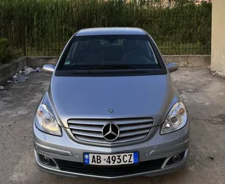 Vooraanzicht van een huurauto Mercedes-Benz B-Class op de luchthaven van Tirana, Albanië ✓ Auto #10302. ✓ Transmissie Automatisch TM ✓ 0 beoordelingen.