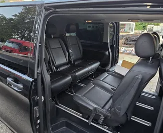 Interieur van Mercedes-Benz Vito te huur in Montenegro. Een geweldige auto met 9 zitplaatsen en een Automatisch transmissie.