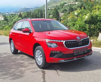 Vooraanzicht van een huurauto Skoda Kamiq in Budva, Montenegro ✓ Auto #10478. ✓ Transmissie Automatisch TM ✓ 0 beoordelingen.