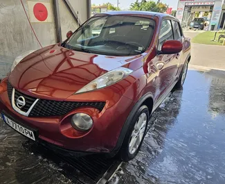 Vooraanzicht van een huurauto Nissan Juke in Burgas, Bulgarije ✓ Auto #10504. ✓ Transmissie Automatisch TM ✓ 0 beoordelingen.