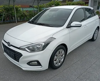 Vooraanzicht van een huurauto Hyundai i20 in Mytilene, Griekenland ✓ Auto #10487. ✓ Transmissie Handmatig TM ✓ 0 beoordelingen.