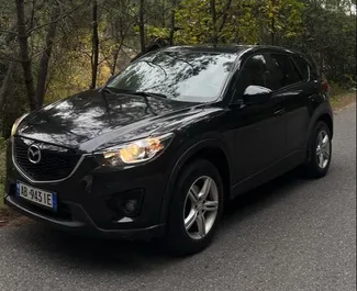 Vooraanzicht van een huurauto Mazda CX-5 in Tirana, Albanië ✓ Auto #10421. ✓ Transmissie Automatisch TM ✓ 0 beoordelingen.