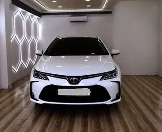 Vooraanzicht van een huurauto Toyota Corolla Sedan in Jerevan, Armenië ✓ Auto #10434. ✓ Transmissie Automatisch TM ✓ 0 beoordelingen.