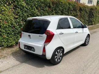 Vooraanzicht van een huurauto Kia Picanto in Mytilene, Griekenland ✓ Auto #10405. ✓ Transmissie Handmatig TM ✓ 0 beoordelingen.