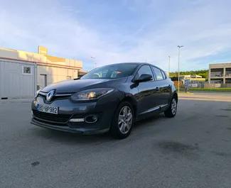 Vooraanzicht van een huurauto Renault Megane in Budva, Montenegro ✓ Auto #10481. ✓ Transmissie Automatisch TM ✓ 0 beoordelingen.