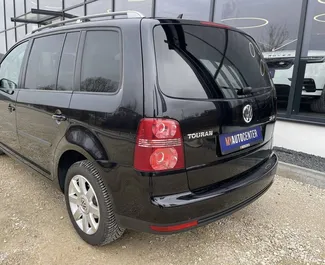 Diesel motor van 2,0L van Volkswagen Touran 2009 te huur in Tirana.