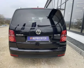 Verhuur Volkswagen Touran. Comfort, Minivan Auto te huur in Albanië ✓ Borg van Borg van 100 EUR ✓ Verzekeringsmogelijkheden TPL, CDW, Buitenland.