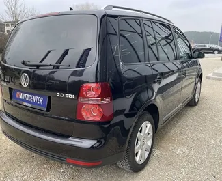 Autohuur Volkswagen Touran 2009 in in Albanië, met Diesel brandstof en 130 pk ➤ Vanaf 28 EUR per dag.