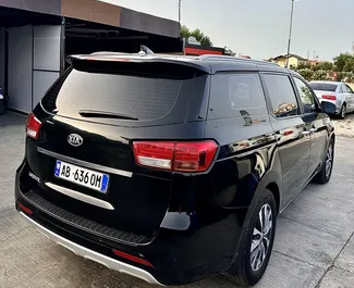 Verhuur Kia Carnival. Comfort, Crossover, Minivan Auto te huur in Albanië ✓ Borg van Borg van 300 EUR ✓ Verzekeringsmogelijkheden TPL, SCDW.