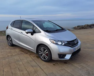 Vooraanzicht van een huurauto Honda Fit in Batumi, Georgië ✓ Auto #10370. ✓ Transmissie Automatisch TM ✓ 0 beoordelingen.