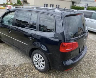 Verhuur Volkswagen Touran. Comfort, Minivan Auto te huur in Albanië ✓ Borg van Borg van 200 EUR ✓ Verzekeringsmogelijkheden TPL, CDW, Buitenland.