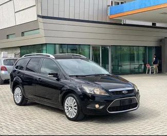 Vooraanzicht van een huurauto Ford Focus SW op de luchthaven van Tirana, Albanië ✓ Auto #10466. ✓ Transmissie Handmatig TM ✓ 1 beoordelingen.