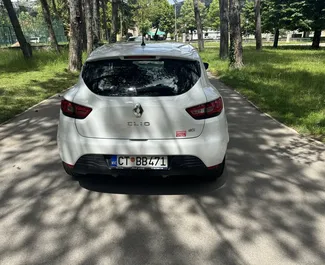 Verhuur Renault Clio 4. Economy Auto te huur in Montenegro ✓ Borg van Borg van 100 EUR ✓ Verzekeringsmogelijkheden TPL, Passagiers, Buitenland, Jonge.