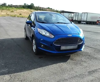 Vooraanzicht van een huurauto Ford Fiesta in Jerevan, Armenië ✓ Auto #10345. ✓ Transmissie Automatisch TM ✓ 0 beoordelingen.