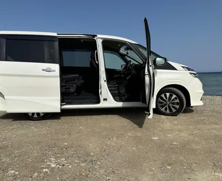 Autohuur Nissan Serena #10321 Automatisch in Larnaca, uitgerust met 2,0L motor ➤ Van Maxim in Cyprus.