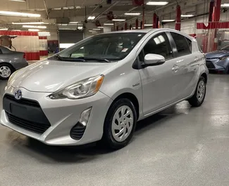 Vooraanzicht van een huurauto Toyota Prius C in Tbilisi, Georgië ✓ Auto #10471. ✓ Transmissie Automatisch TM ✓ 0 beoordelingen.