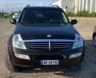 Vooraanzicht van een huurauto SsangYong Rexton in Tirana, Albanië ✓ Auto #10503. ✓ Transmissie Automatisch TM ✓ 0 beoordelingen.